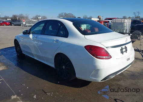 2017 Mercedes-Benz C 300 Sport z USA, uszkodzony, nr VIN 55SWF4JB8HU194448